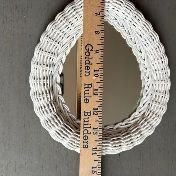 Vintage 1970s Hand Held White Wicker Vanity Mirror 14” Tear Drop Victorian Style - Picture 7 of 11